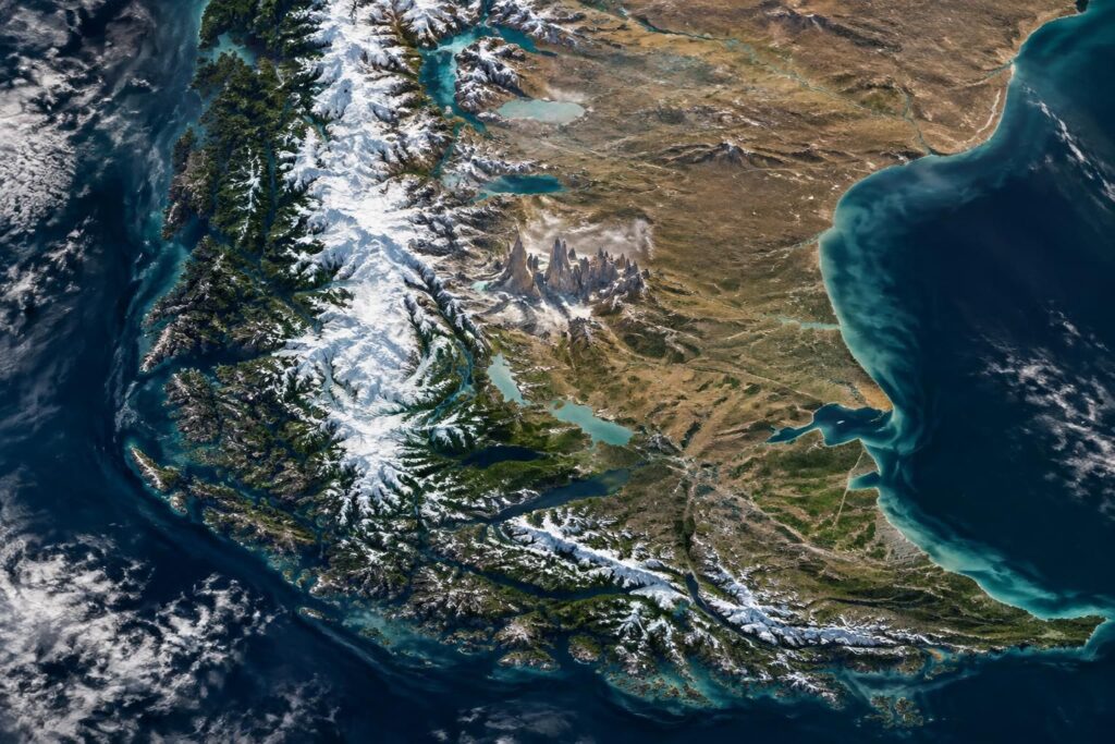 explorez la carte détaillée de la patagonie : repérez ses glaciers, ses reliefs emblématiques et les sites touristiques à ne pas manquer.